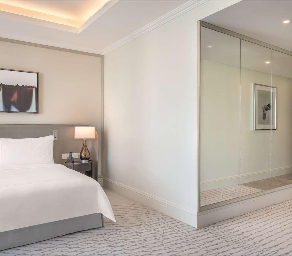 Address Dubai Mall Oda fotoğraf A bedroom at the hotel